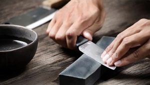 Tools for sharpening knives: types and rules of use