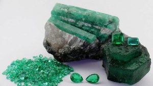 How to distinguish natural emerald from artificial?