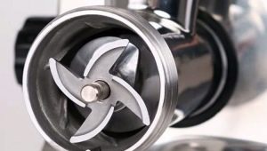 How to put a knife in a meat grinder?