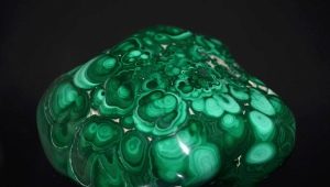 Malachite: properties, how it looks, where it is mined and to whom it suits?