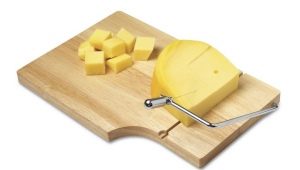 Cheese cutting boards: types and nuances of choice