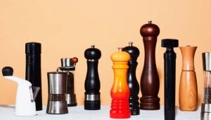 How to open a pepper mill and pour spices there?