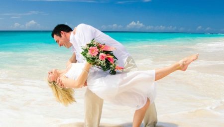 Beach wedding dress in beach casual style
