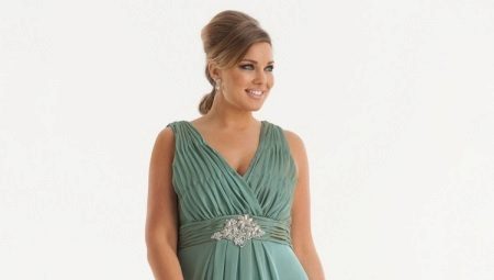 What styles of dresses are suitable for full women?