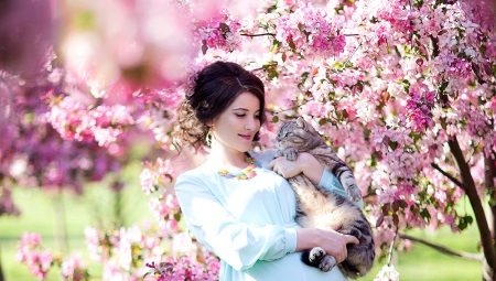 Choosing a dress for a photo shoot pregnant