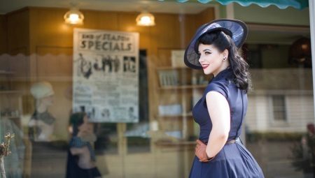 What is wearing a blue dress and what accessories to choose?