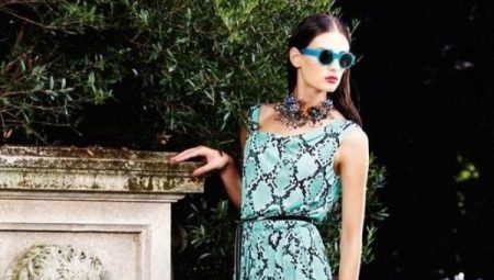 What to wear with a green dress and what accessories to choose?