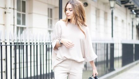 What can I wear with beige pants?