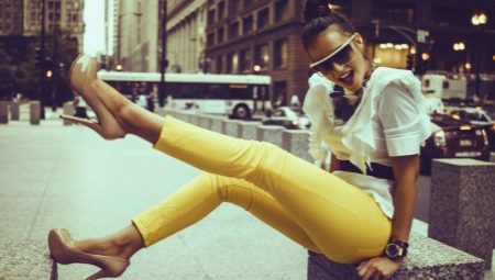 What can I wear with yellow pants?
