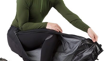 Self-dumping trousers