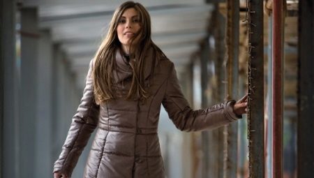  Women's coat on a synthetic winterizer