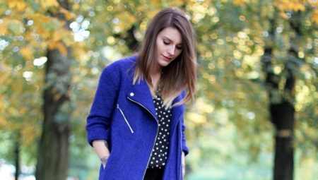 What can I wear with a blue coat?