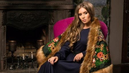 Poncho from Pavloposadsky shawls