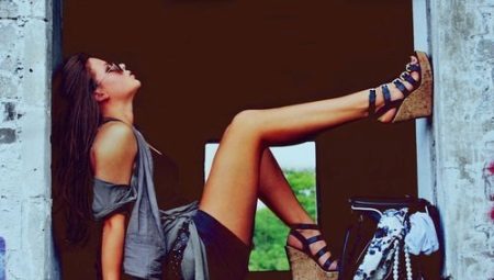 Summer sandals on the platform