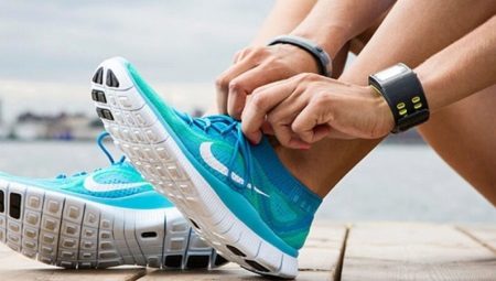 Sneakers for running on asphalt