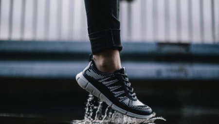 Sneakers with membrane