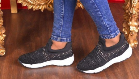 Sneakers with rhinestones