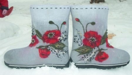 Women's felt boots with rubber soles