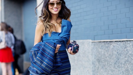 What is the color of blue in clothes?