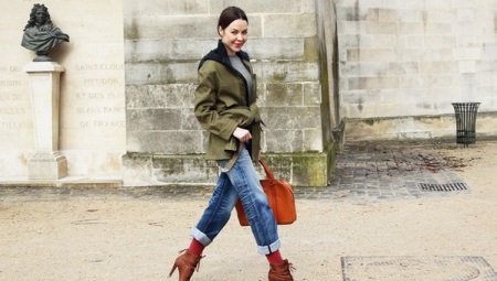 What shoes should the park wear?