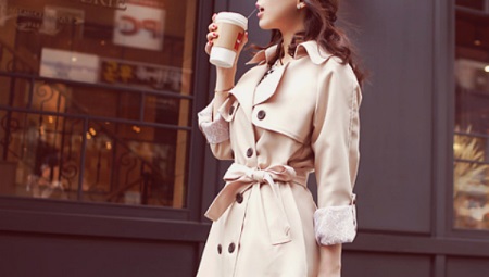 Women's short raincoat