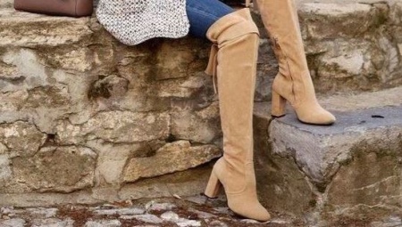 Beige boots