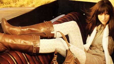 What can I wear red boots with?