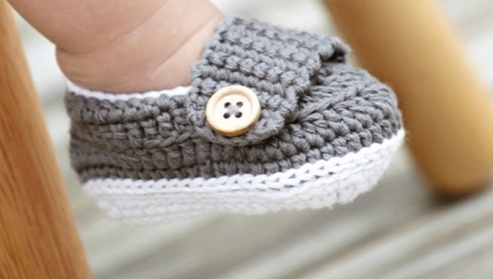 Knitted moccasins
