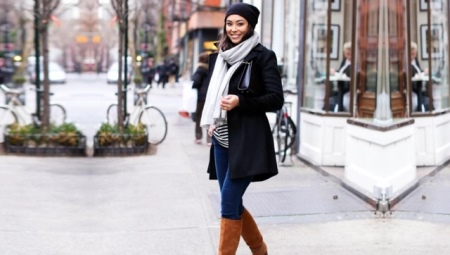 Suede low-heeled boots