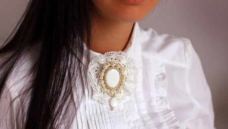 Brooches with natural stones