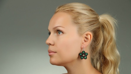 Earrings with malachite