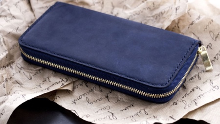 Women's zipper wallet