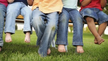 วิธีการล้างคราบหญ้าจากกางเกงยีนส์?