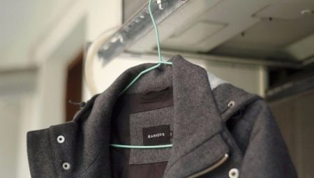 Is it possible to wash a coat in a washing machine?