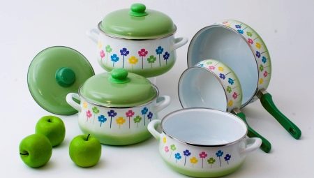 Poêle émaillée brûlée blanchie à l'extérieur et à l'intérieur