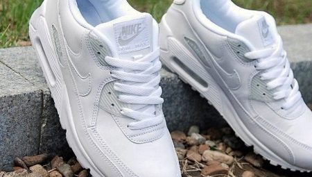 Properly and gently erase sneakers