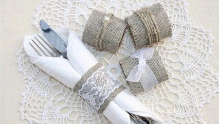 Comment plier une serviette de table pour la coutellerie?