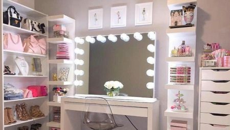 What to choose a mirror with light makeup?