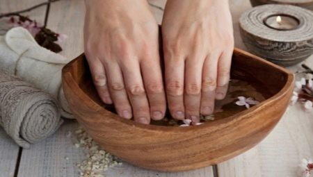 Cooking baths to strengthen nails