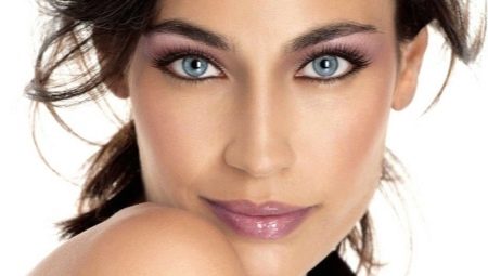 We select makeup for almond eyes