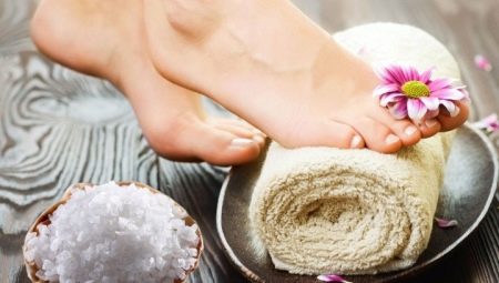 Salt baths for the feet: the benefits and harm, tips on preparation and use
