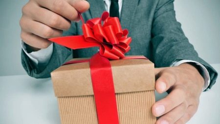 Choosing a gift for a man of Cancer