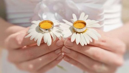 What is given to a wife, husband or friends for the 9th wedding anniversary?