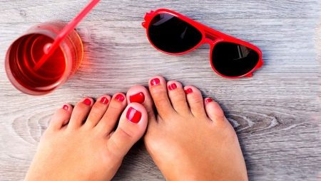 Red pedicure: design features and fashion ideas