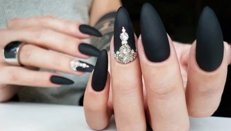 Fashionable options for dark matte manicure