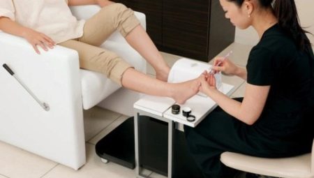 Supports for a pedicure: varieties and tips on choosing
