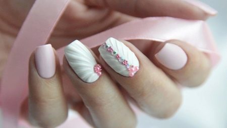 Shells on nails: design features and techniques for creating a manicure
