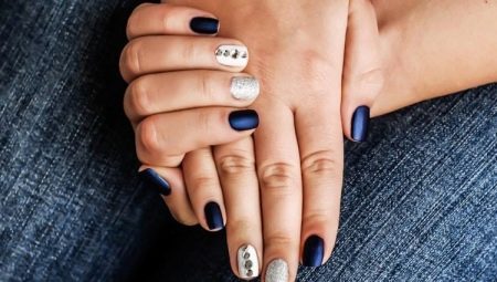 Blue manicure with silver