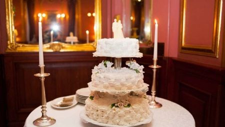 Wedding three-tiered cake: unusual ideas and tips on choosing