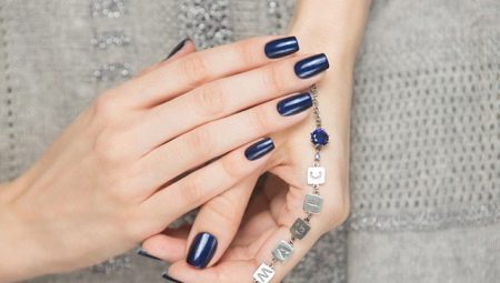 Dark blue manicure: fashion trends and beautiful combinations
